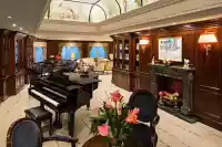 Piano bar