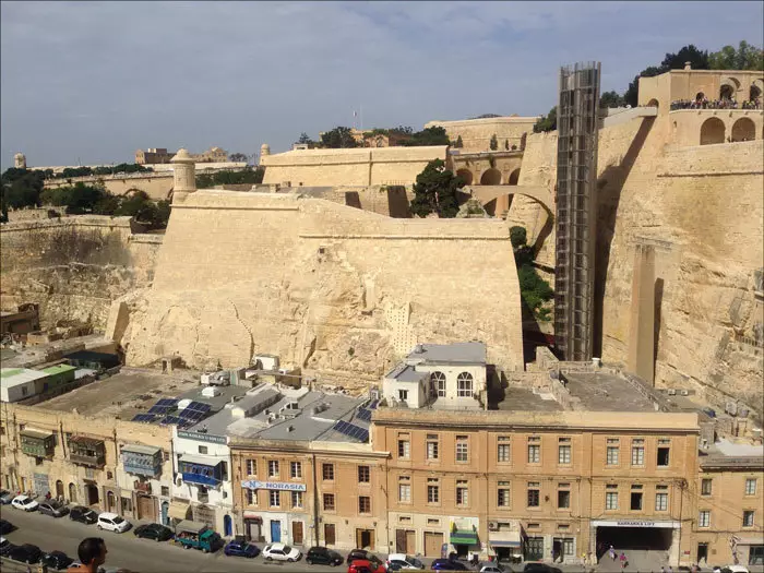 Vue sur le port de La Valette