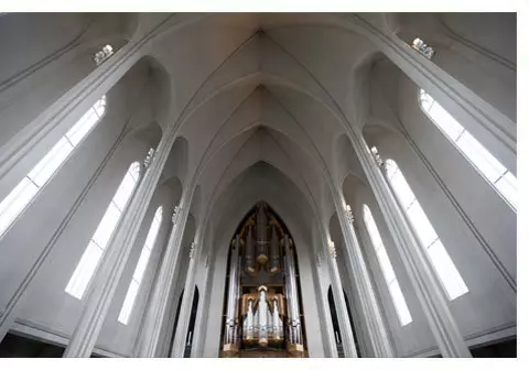L'intérieur d'une église en Islande