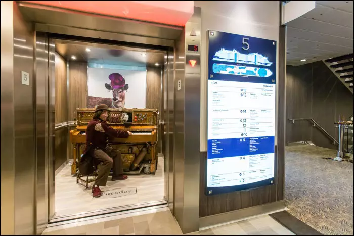 Un piano mobile pour le Anthems of the Seas