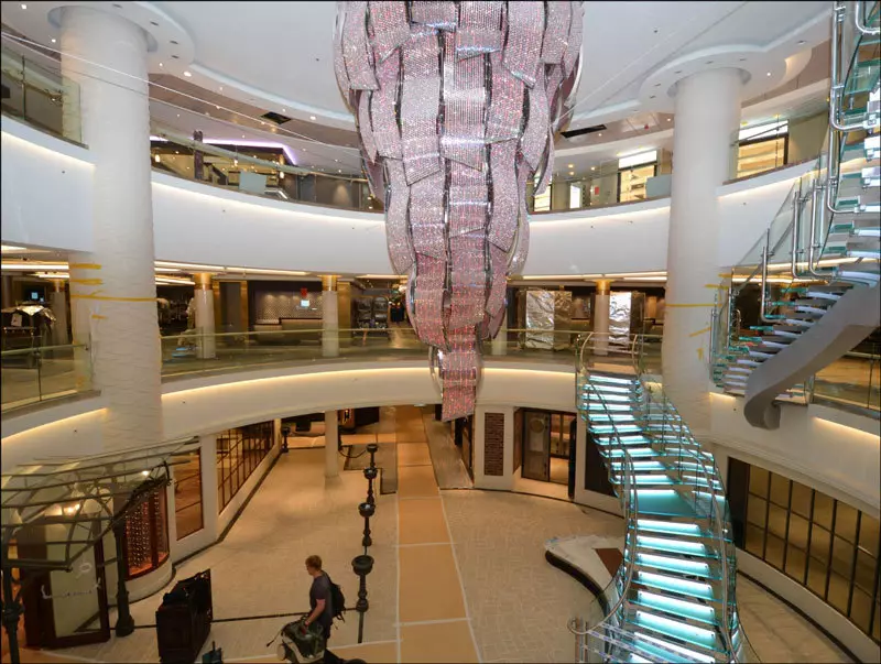 Accès intérieur aux ponts du Norwegian Escape