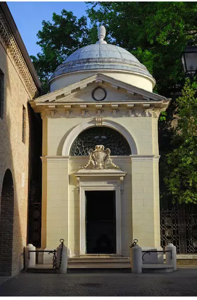Le tombeau de Dante à Ravenne en Italie