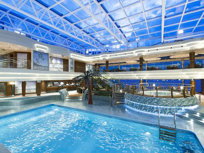 Activité piscine en croisière