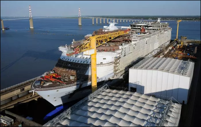 Vue du haut sur le chantier du Harmony of the Seas
