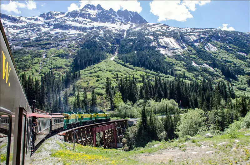 Paquebot et train en Alaska