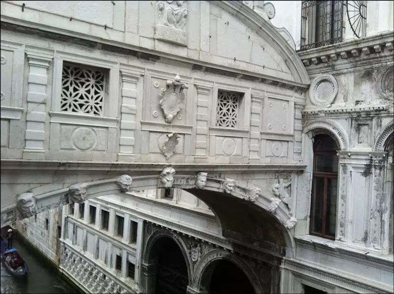 Vue sur le Pont des Soupirs de Venise