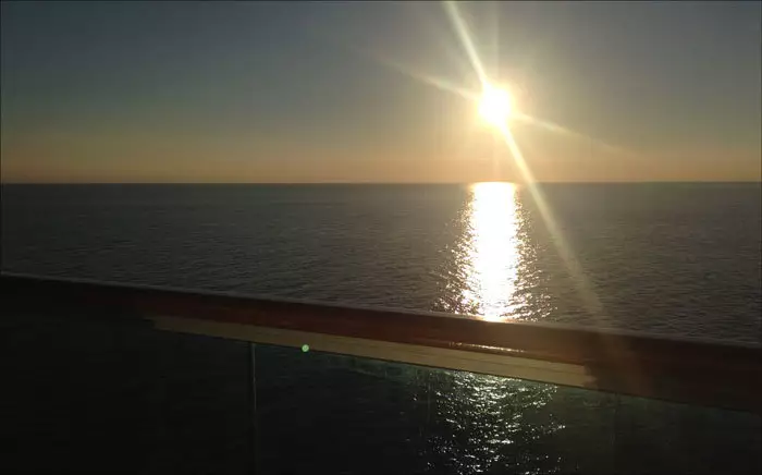 Lever de soleil en croisière