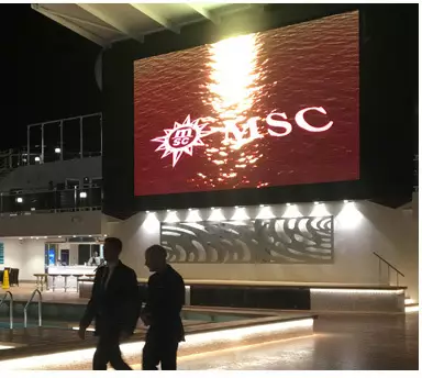 Promenade nocturne sur le pont