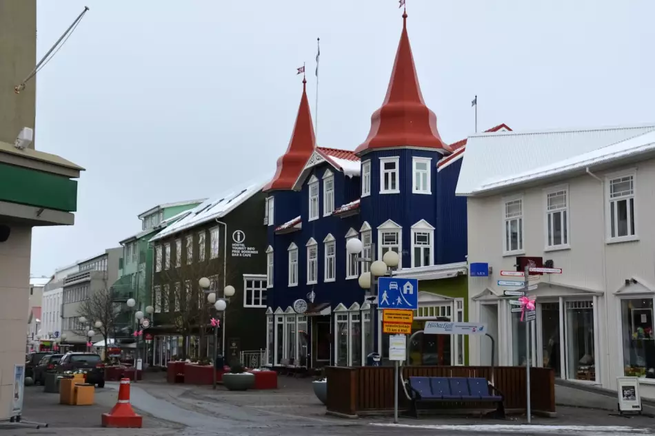Rue de Akureyri, la « Capitale du Nord » de l'Islande
