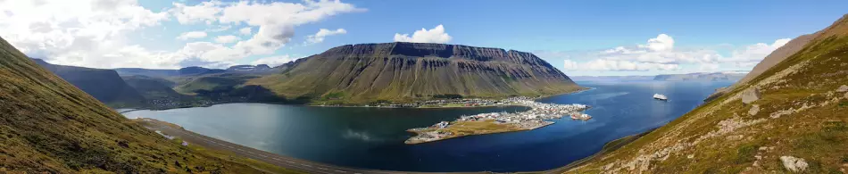 Vue panoramique d'un fjord