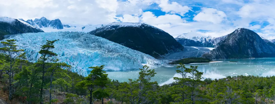 Glacier de Pia du massif de Darwin dans le chenal de Beagle dans l'archipel de la Terre de Feu au Chili.