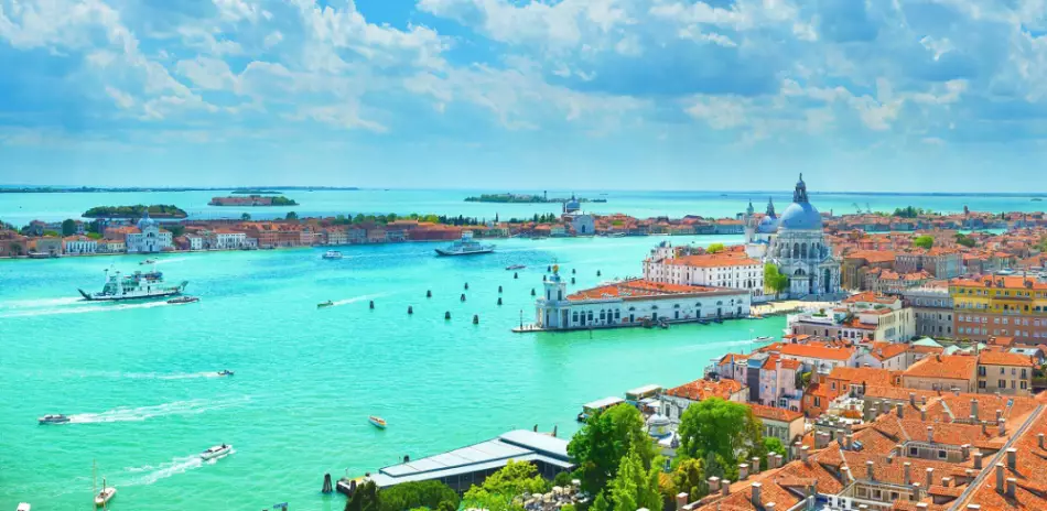 Une arrivée en bateau de croisière dans la ville de Venise vous laissera un souvenir mémorable