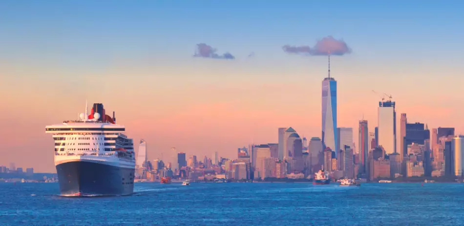 L'arrivée en bateau à New York vous promet une vue incomparable sur la Skyline de la ville