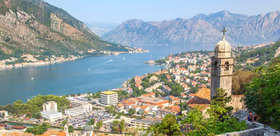 Une arrivée dans la ville de Kotor vous fera profiter d'un panorama unique sur les fjords de la mer Adriatique