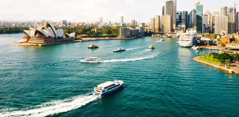 Une arrivée en bateau dans Sydney vous plongera directement au cœur de la ville