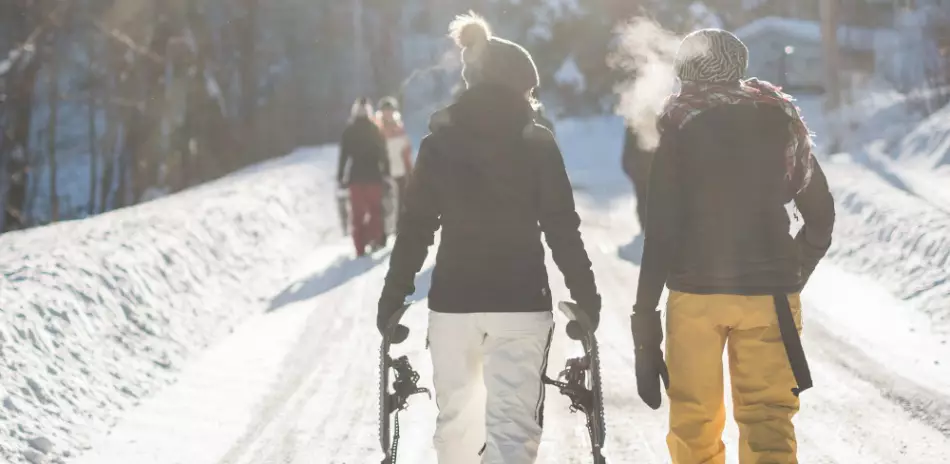 Couple de snowboarders