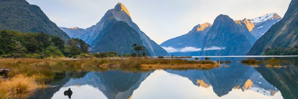 Le Milford Sound avec vue sur Mitre Peak, Nouvelle-Zélande