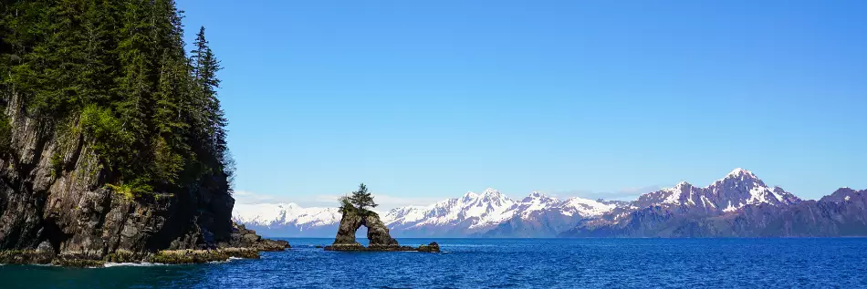 Le parc national des Kenai Fjords où se concentre montagnes et glaciers, Alaska, Etats-Unis