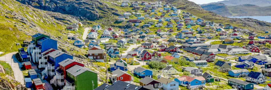 Maisons colorés de Qaqortoq, une ville du sud du Groenland