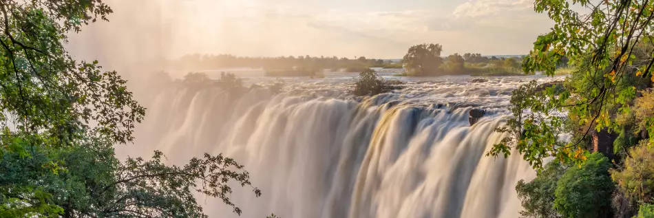 Le Zambèze préserve une nature quasi intacte avec plus de 400 espèces d’oiseaux rares le long de ses berges