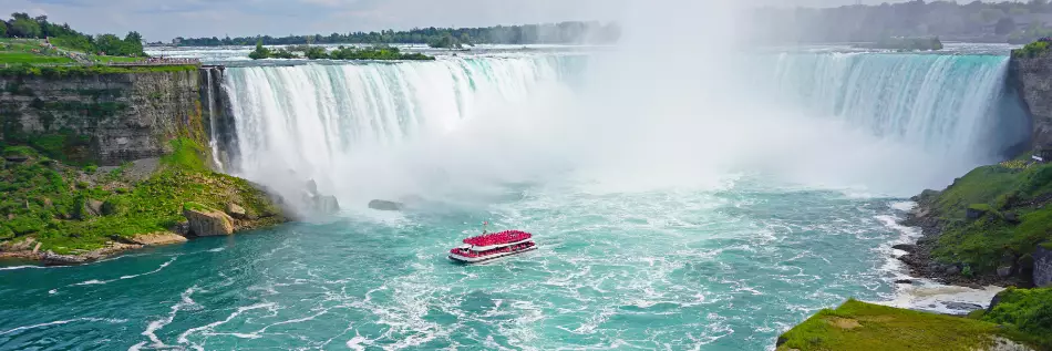 Toronto, est l'une des principales villes canadiennes située non loin des chutes du Niagara