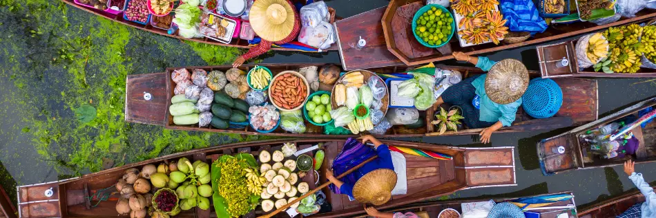 Vue aérienne célèbre marché flottant Damnoen Saduak en Thaïlande