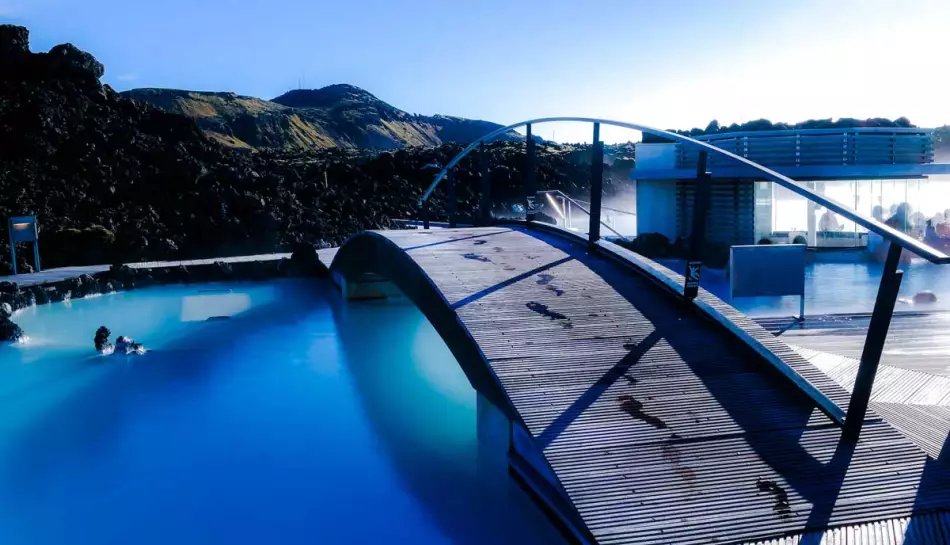 Pont pour circuler dans les allées au Blue Lagoon