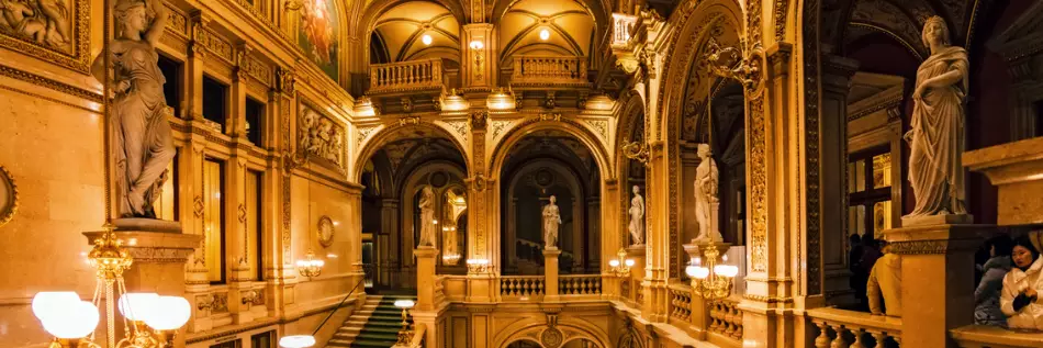 Vue depuis l'intérieur de l’opéra d'État de la ville de Vienne, Autriche