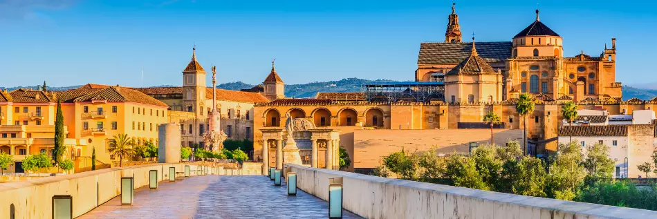 Pont romain sur le fleuve Guadalquivir et la Grande Mosquée, Cordoue, Espagne, Andalousie