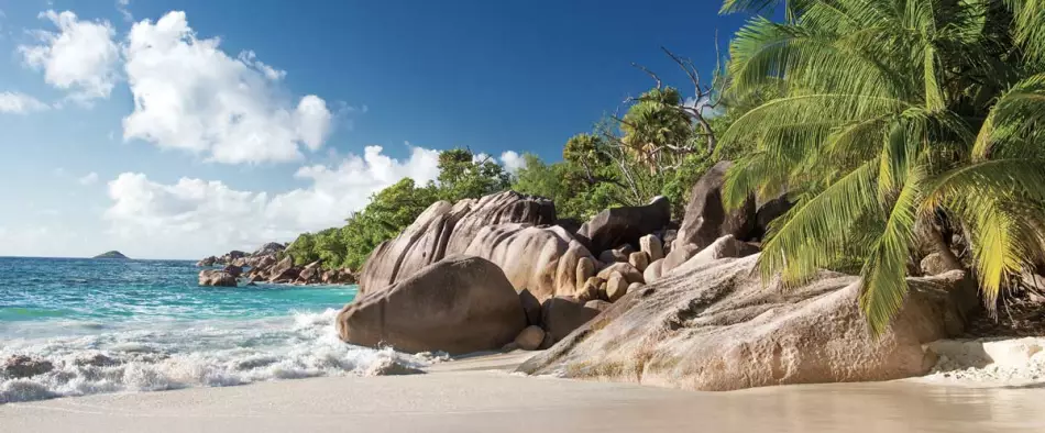 Les célèbres blocs de granite des plages du Seychelles