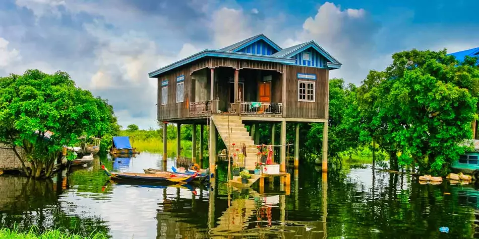 Quand l'autochtone adapte son habitation pour vivre au gré des évolutions du lac Tonle Sap