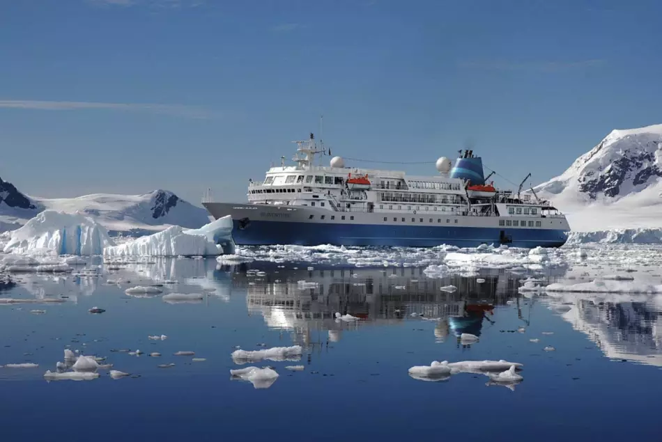 Le Seaventure, l'un des bateaux de croisière proposé pour faire le tour de l'Islande