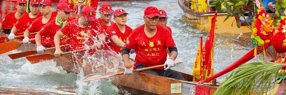 Dragon boat lors d'une compétition en Chine