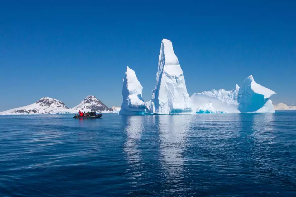 Découverte de la péninsule Antarctique en bateaux