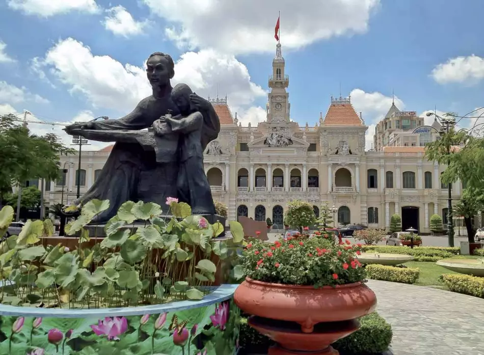 L'Hôtel de ville de Ho Chi Minh Ville, escale incontournable avant d'embarquer sur le bateau RV Indochine II