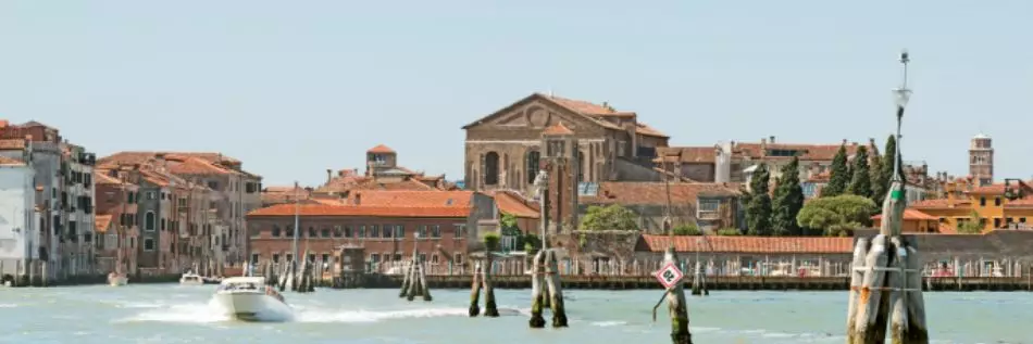 Naissance du canal de la Miséricorde dans la lagune à Venise, Italie