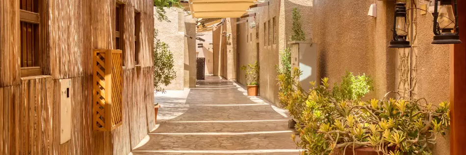 Rues arabes traditionnelles du quartier historique d'Al Fahidi, Al Bastakiya. Dubaï, Émirats Arabes Unis.