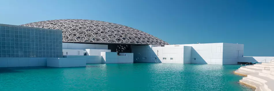 Louvre, Abu Dhabi, Émirats Arabes Unis - le célèbre musée de l'architecte français Jean Nouvel