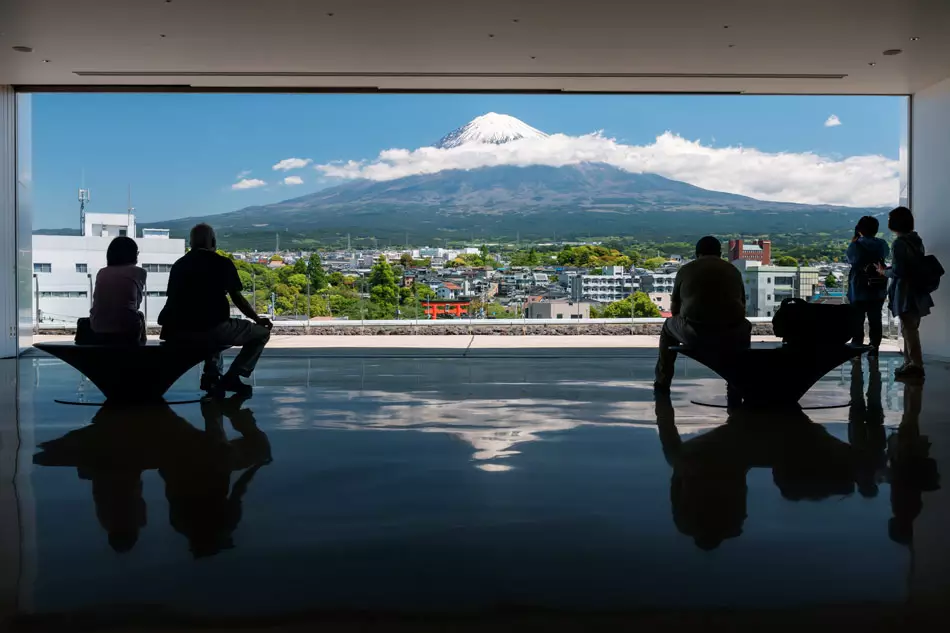 Observation du volcan depuis le Fujisan World Heritage Center