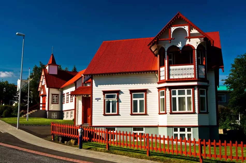 Architecture et couleurs d'Akureyri