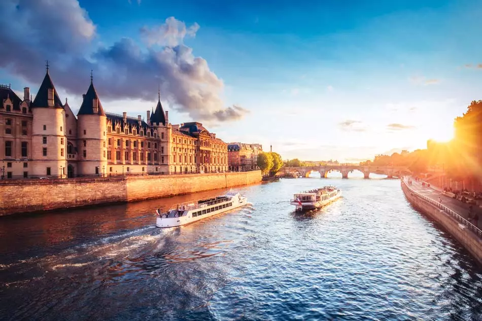 Croisières Des Racines et Des Ailes  sur la Seine