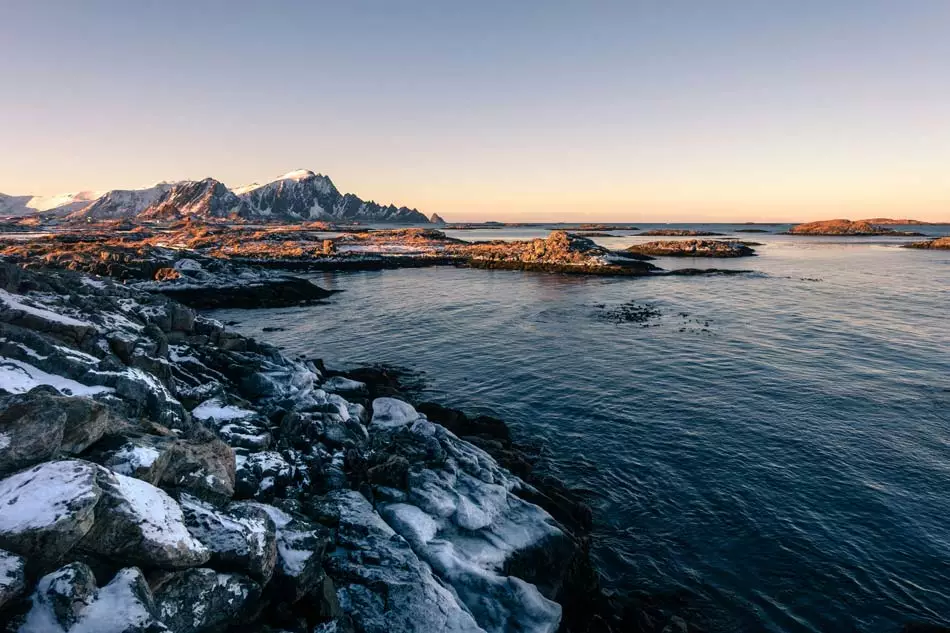 Un fjord norvégien en hiver