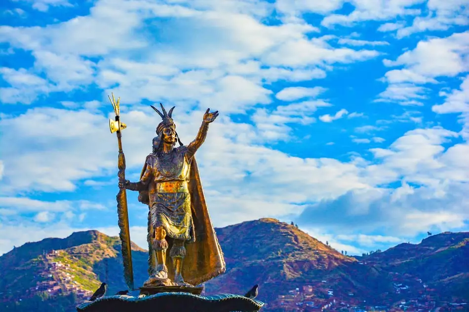 Statue du roi Inca à Cuzco