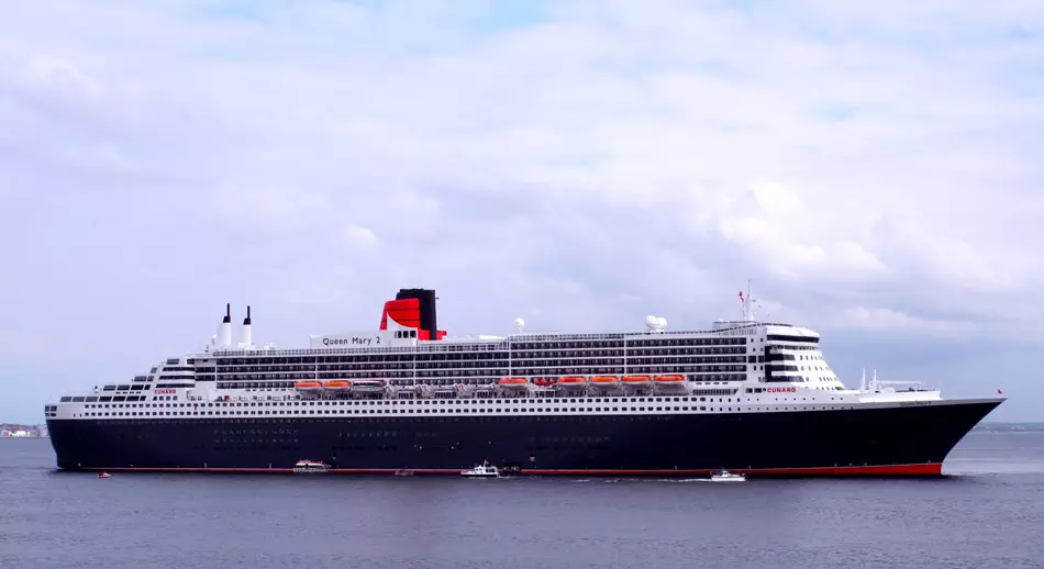 Vue longueur et hauteur des ponts du Queen Mary 2