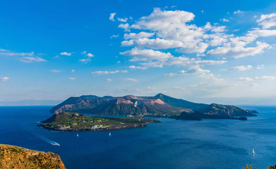 L'île Vulcano depuis Lipari