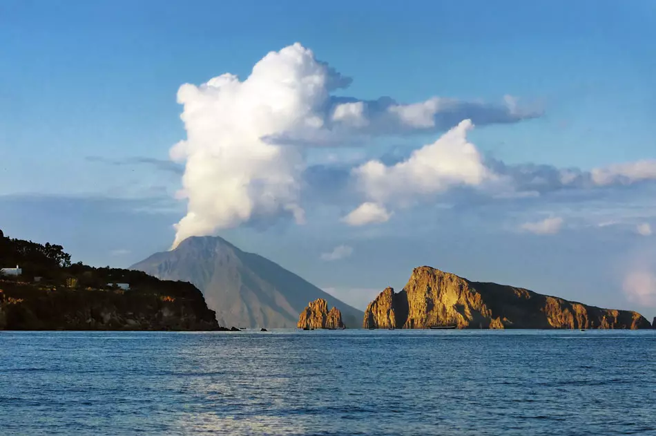 Le Stromboli, cracheur de fumée