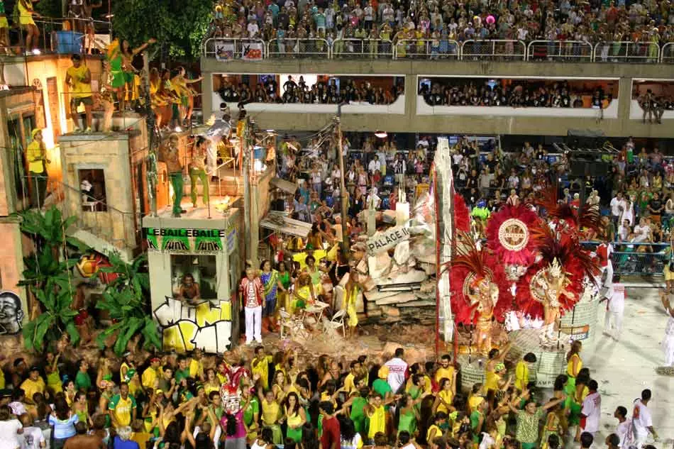 Exemple d'un char allégorique pendant le carnaval