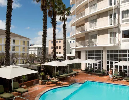 The Commodore Hotel (4 étoiles)