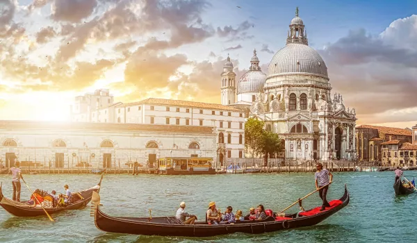 Jour 2: Tour en gondole à Venise partagée (4 personnes maximum)