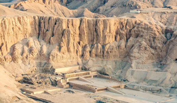 Jour 3 ou 4 : Survol de Thébès en mongolfière